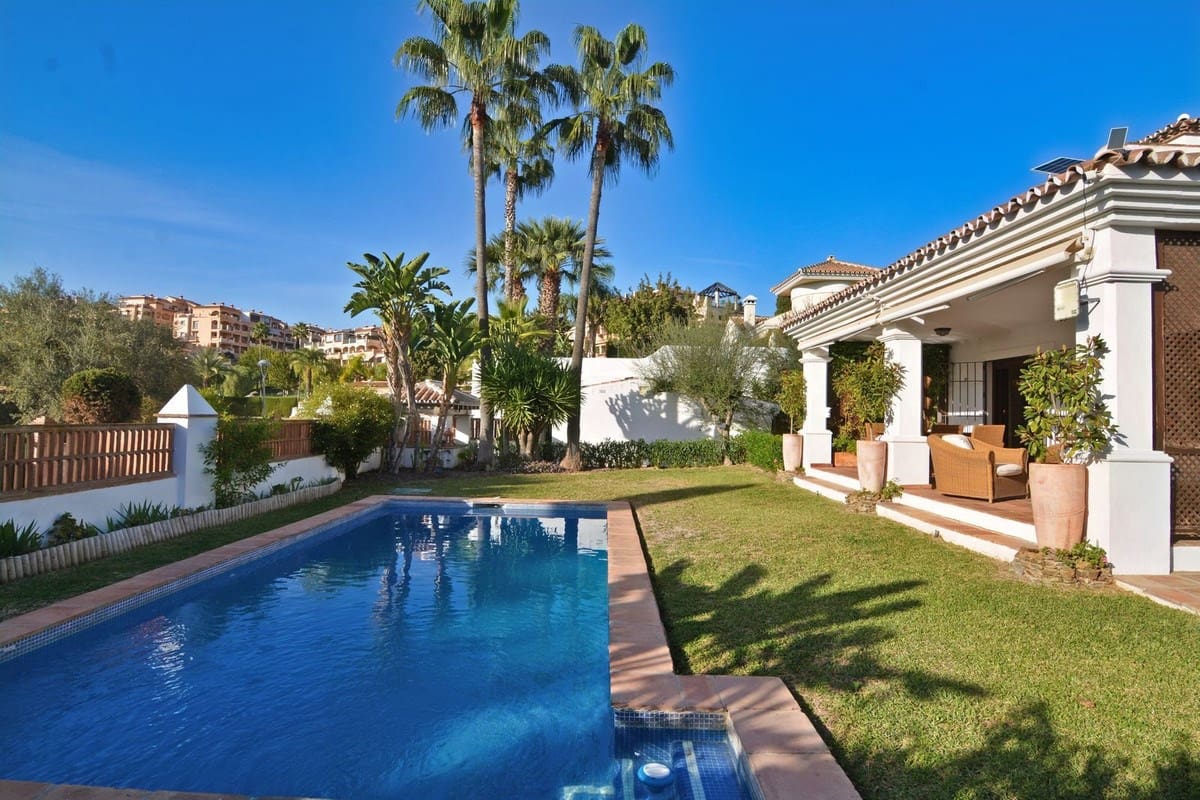 5 bedroom Villa for sale in Mijas with pool garage - € 1,150,000 (Ref: 9394411)