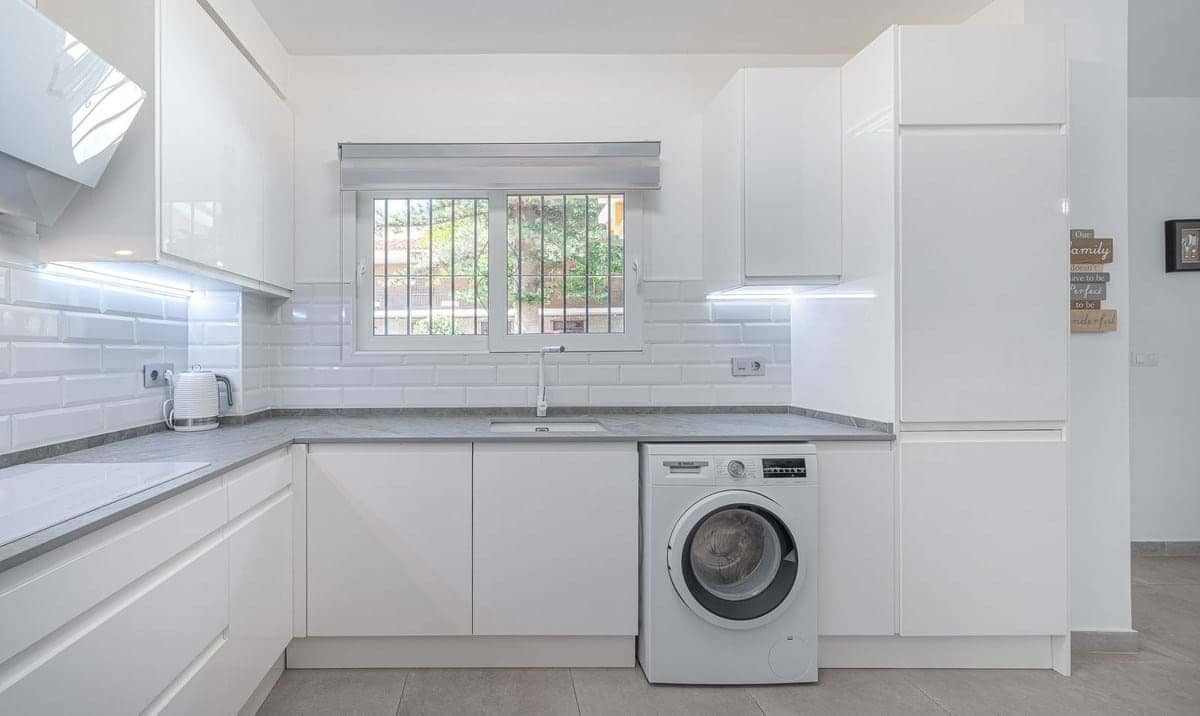 3 bedroom Townhouse for sale in Fuengirola with pool - € 525,000 (Ref: 9400037)