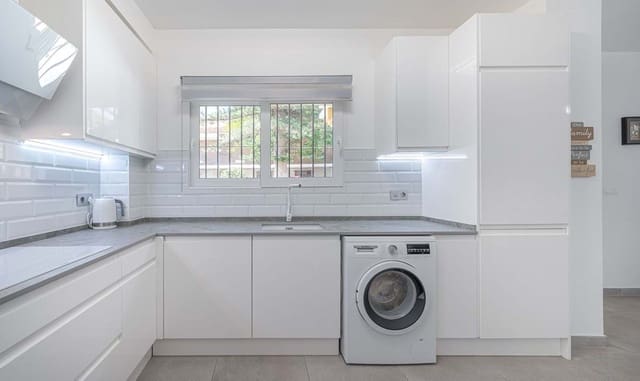 3 bedroom Townhouse for sale in Fuengirola with pool - € 525,000 (Ref: 9400037)