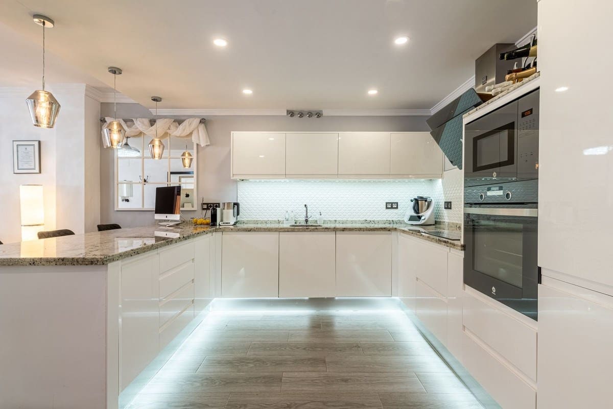 2 sypialnia Apartament na sprzedaż w Marbella z garażem - 395 000 € (Ref: 9400038)