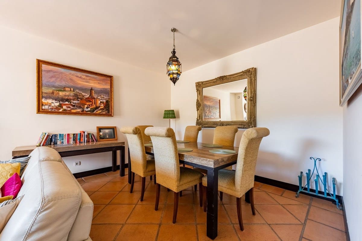 3 bedroom Townhouse for sale in Marbella with pool garage - € 550,000 (Ref: 9400039)