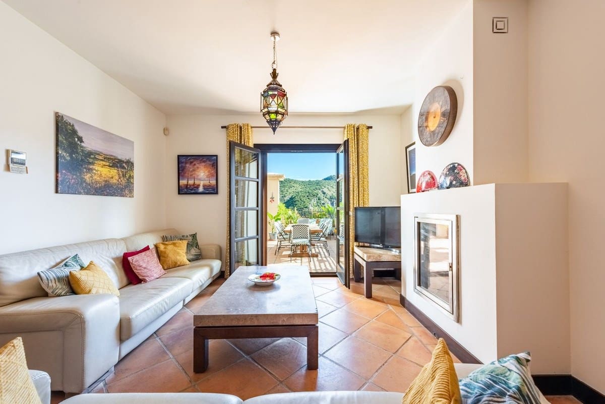 3 bedroom Townhouse for sale in Marbella with pool garage - € 550,000 (Ref: 9400039)