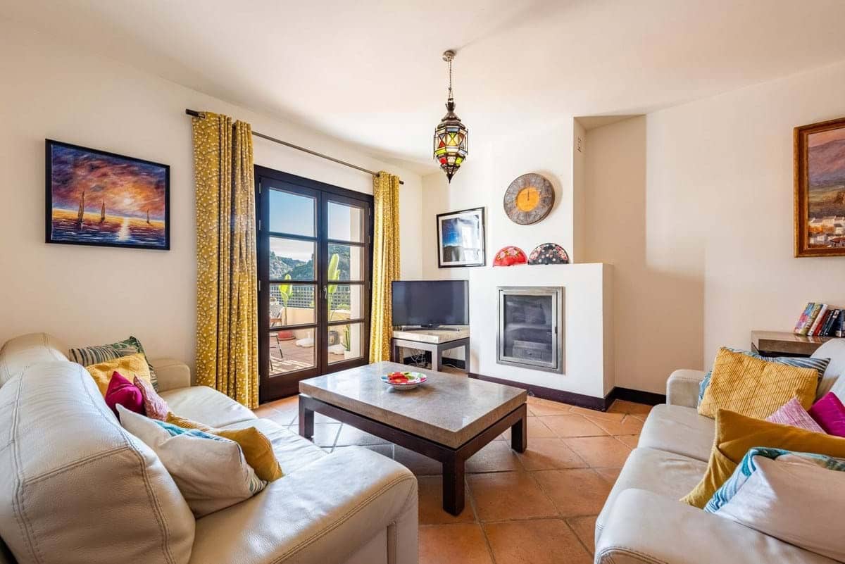 3 bedroom Townhouse for sale in Marbella with pool garage - € 550,000 (Ref: 9400039)