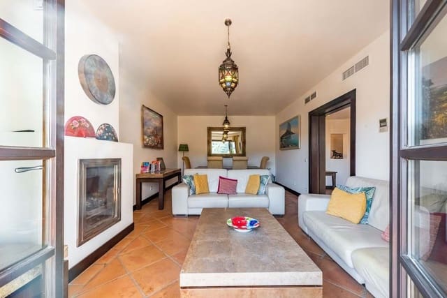 Casa de 3 habitaciones en Marbella en venta con piscina garaje - 550.000 € (Ref: 9400039)