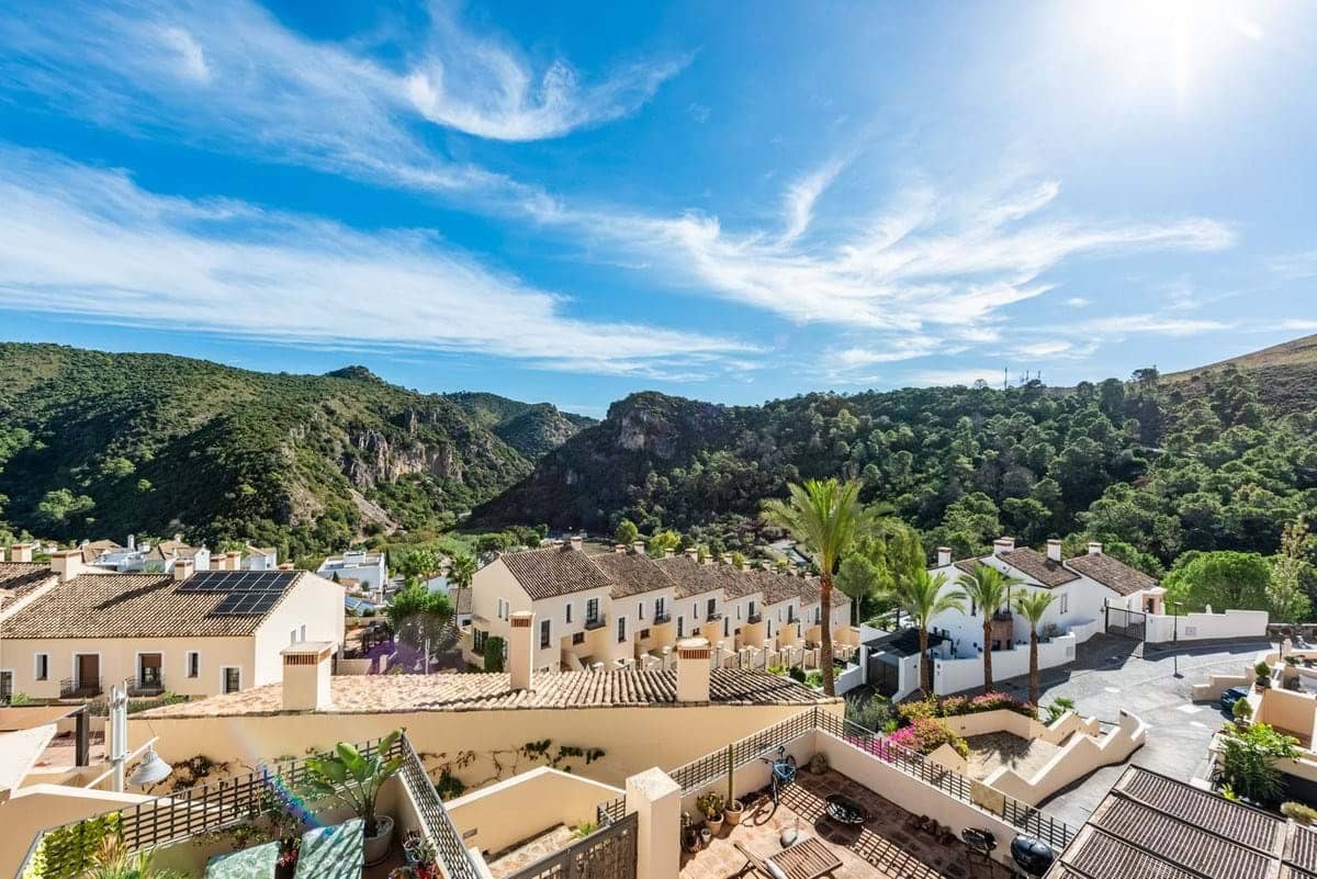 3 bedroom Townhouse for sale in Marbella with pool garage - € 550,000 (Ref: 9400039)