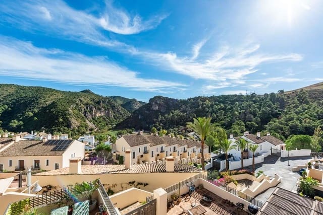 Casa de 3 habitaciones en Marbella en venta con piscina garaje - 550.000 € (Ref: 9400039)