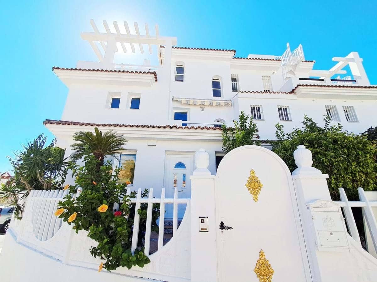 Chalet de 5 habitaciones en Benalmádena en venta con piscina garaje - 650.000 € (Ref: 9400041)