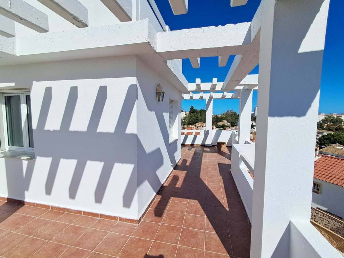 Chalet de 5 habitaciones en Benalmádena en venta con piscina garaje - 650.000 € (Ref: 9400041)