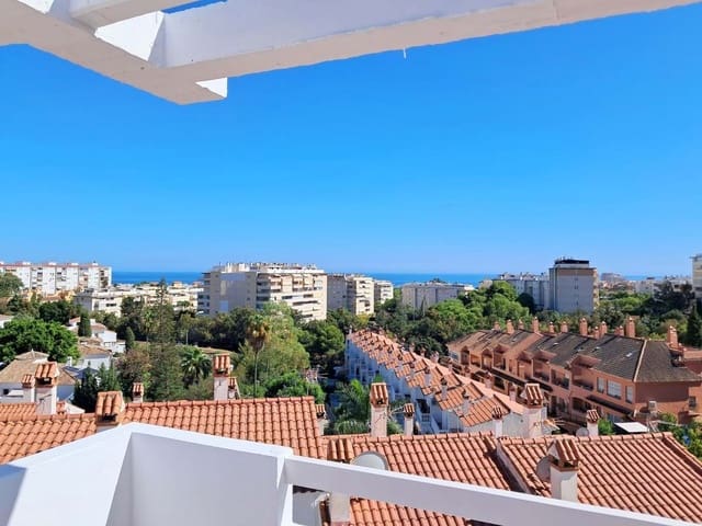 Chalet de 5 habitaciones en Benalmádena en venta con piscina garaje - 650.000 € (Ref: 9400041)