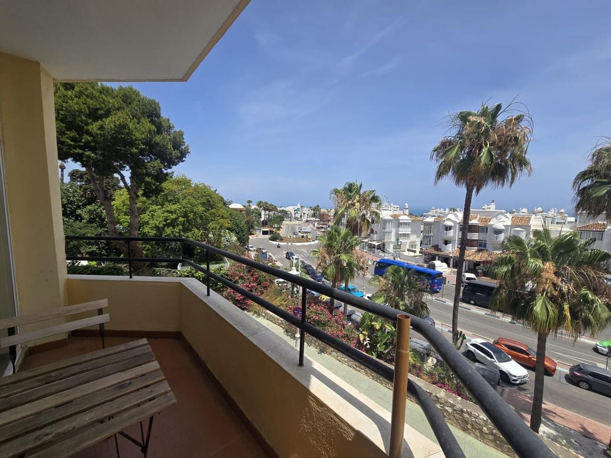 2 bedroom Apartment for sale in Benalmadena - € 349,000 (Ref: 9400044)