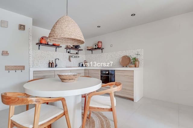 2 bedroom Apartment for sale in Marbella with pool garage - € 499,000 (Ref: 9402532)