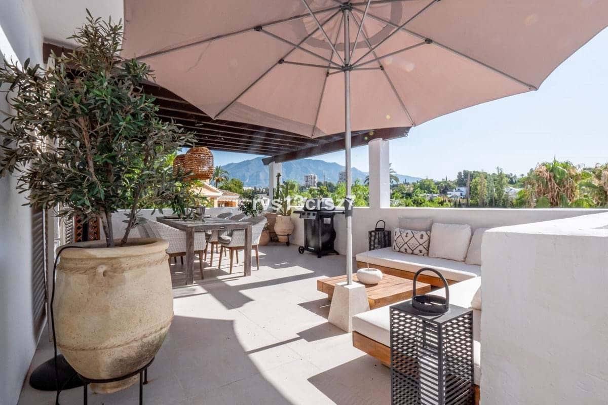 2 bedroom Apartment for sale in Marbella with pool garage - € 499,000 (Ref: 9402532)