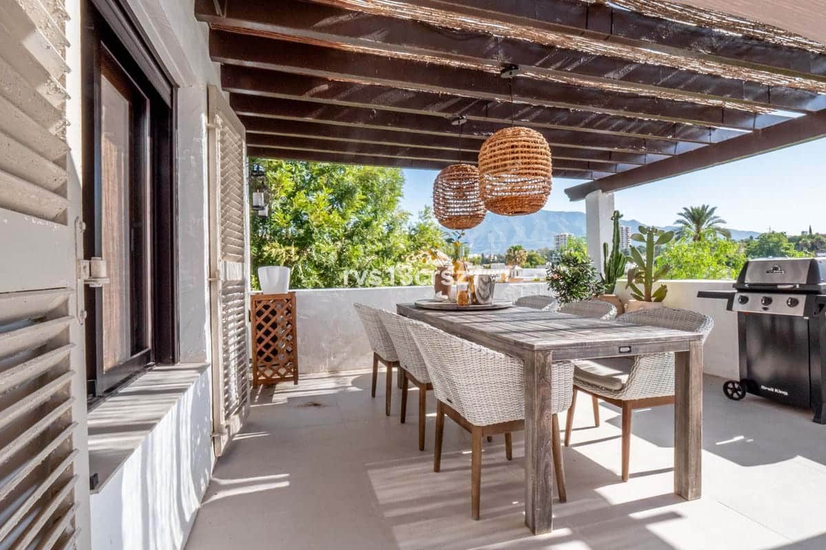 2 bedroom Apartment for sale in Marbella with pool garage - € 499,000 (Ref: 9402532)