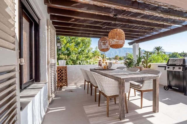 2 bedroom Apartment for sale in Marbella with pool garage - € 499,000 (Ref: 9402532)