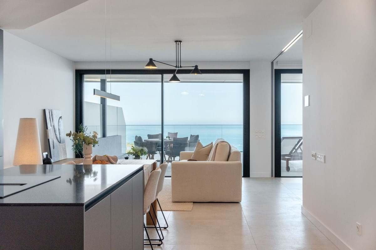 Apartamento de 2 habitaciones en Fuengirola en venta con piscina garaje - 1.150.000 € (Ref: 9413281)