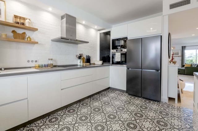 4 soverom Villa til salgs i Marbella med svømmebasseng garasje - € 920 000 (Ref: 9413282)