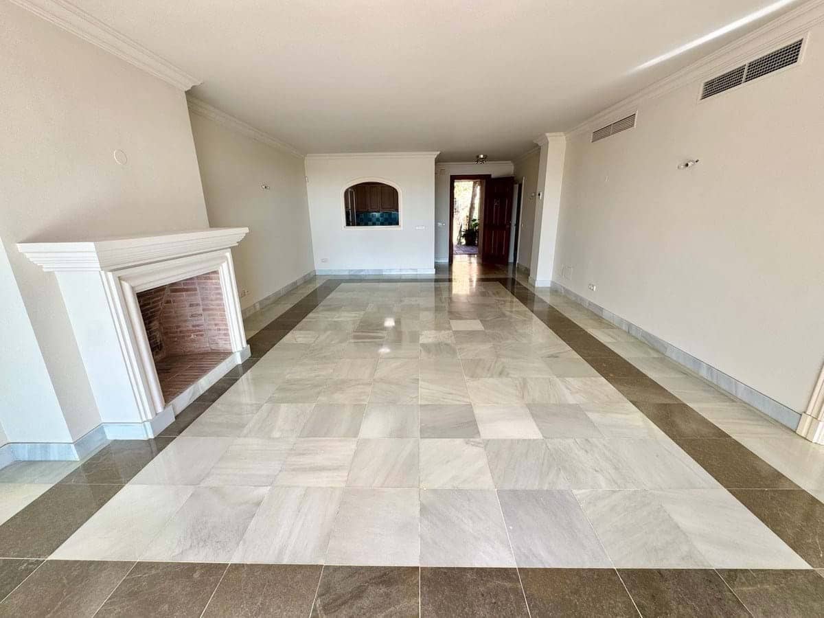 2 bedroom Apartment for sale in Marbella with pool garage - € 550,000 (Ref: 9413283)