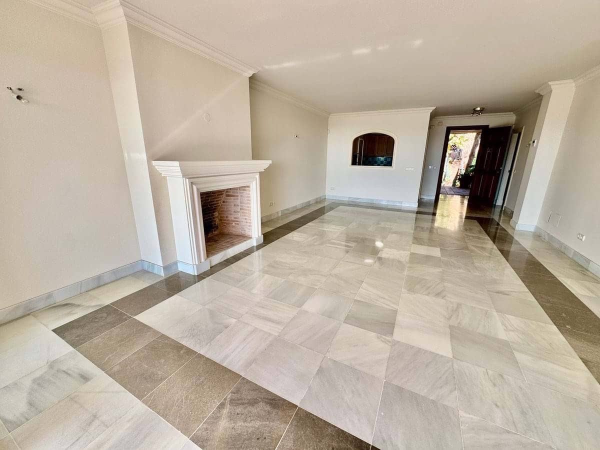 2 bedroom Apartment for sale in Marbella with pool garage - € 550,000 (Ref: 9413283)