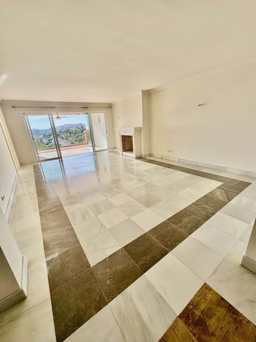 2 bedroom Apartment for sale in Marbella with pool garage - € 550,000 (Ref: 9413283)