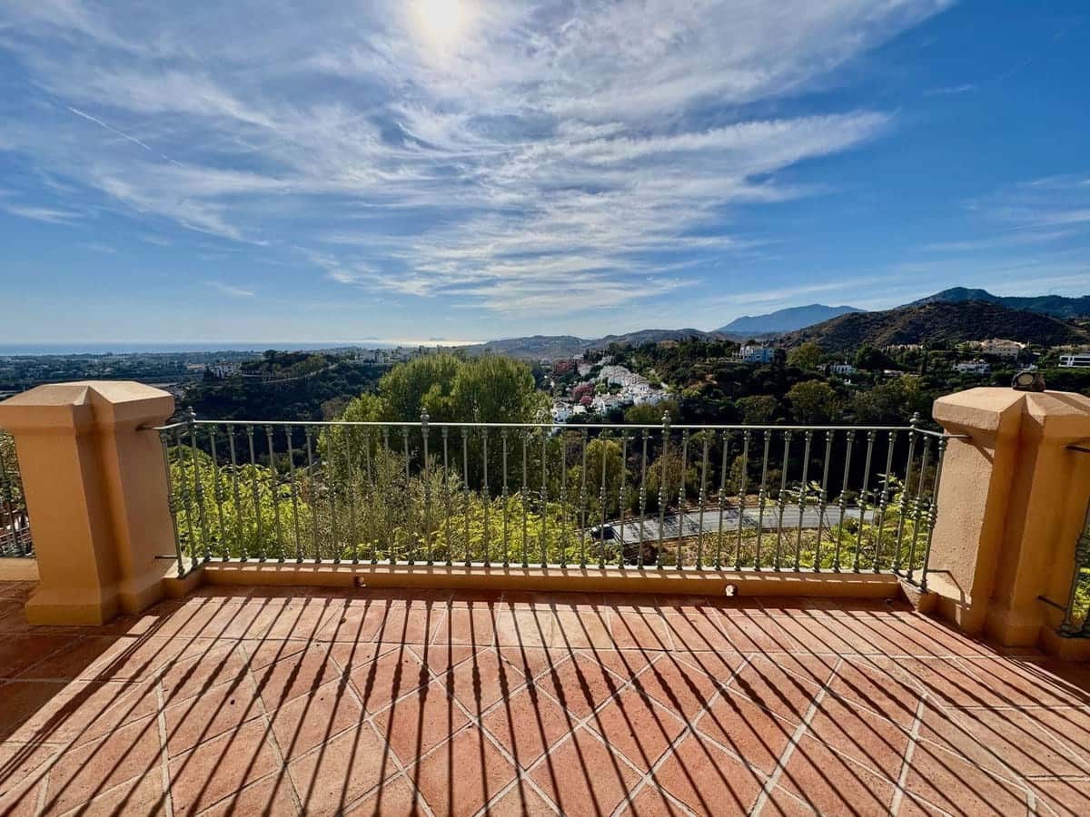 2 bedroom Apartment for sale in Marbella with pool garage - € 550,000 (Ref: 9413283)