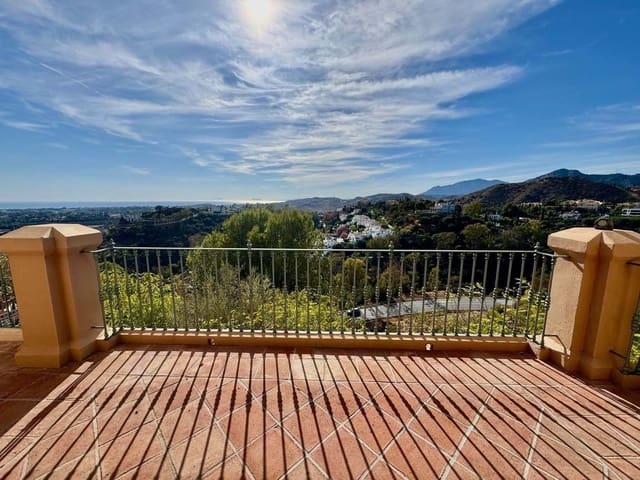 2 bedroom Apartment for sale in Marbella with pool garage - € 550,000 (Ref: 9413283)