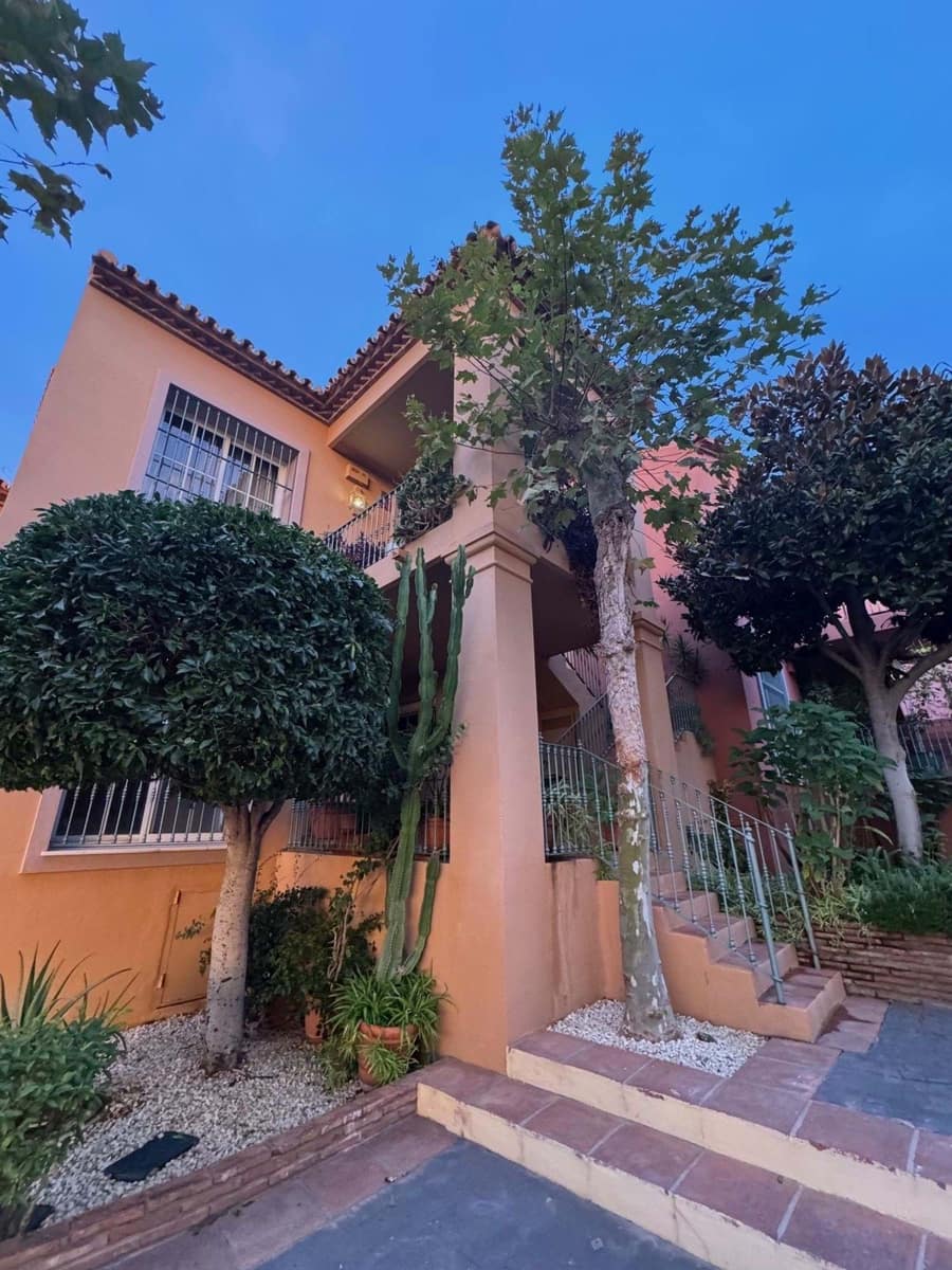 2 bedroom Apartment for sale in Marbella with pool garage - € 550,000 (Ref: 9413283)