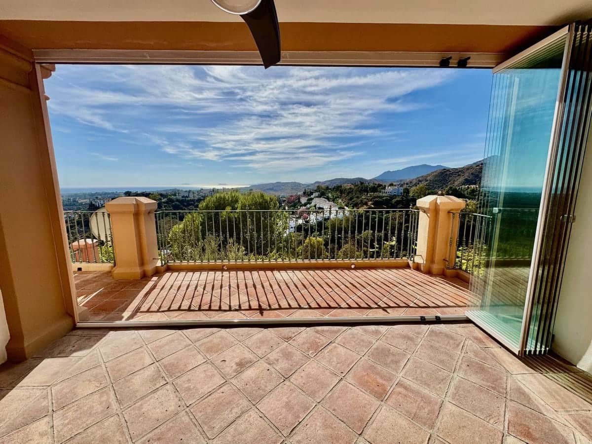 2 bedroom Apartment for sale in Marbella with pool garage - € 550,000 (Ref: 9413283)