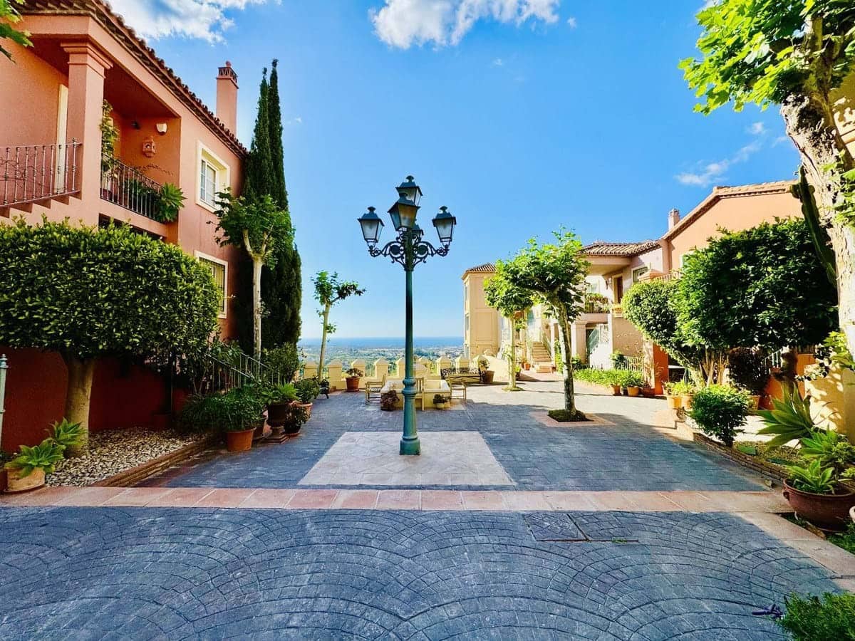 2 bedroom Apartment for sale in Marbella with pool garage - € 550,000 (Ref: 9413283)