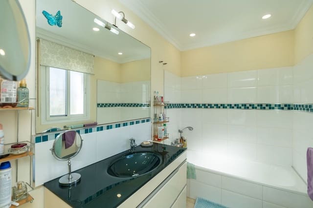 3 soveværelse Lejlighed til salg i El Paraiso, Estepona med swimmingpool garage - € 345.000 (Ref: 9413285)