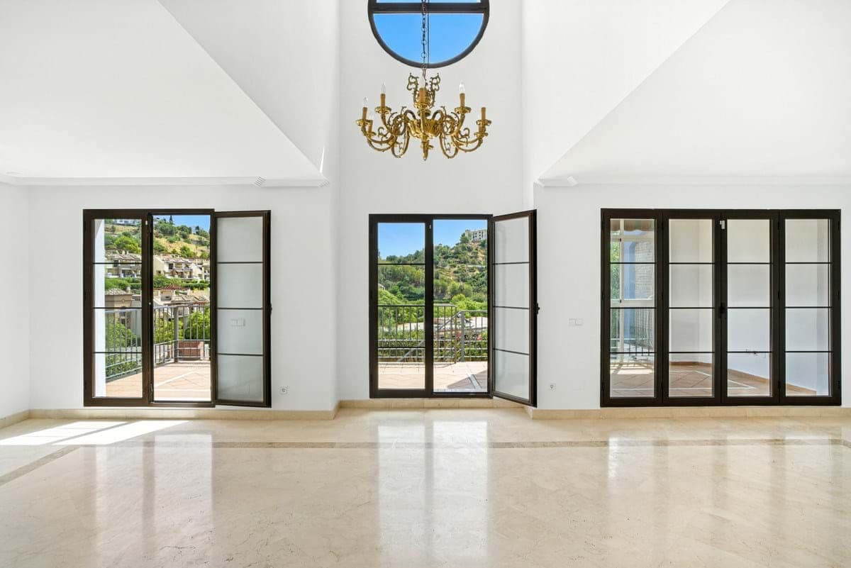 4 makuuhuone Omakotitalo myytävänä paikassa Marbella mukana uima-altaan 
autotalli - 810 000 € (Ref: 9413286)