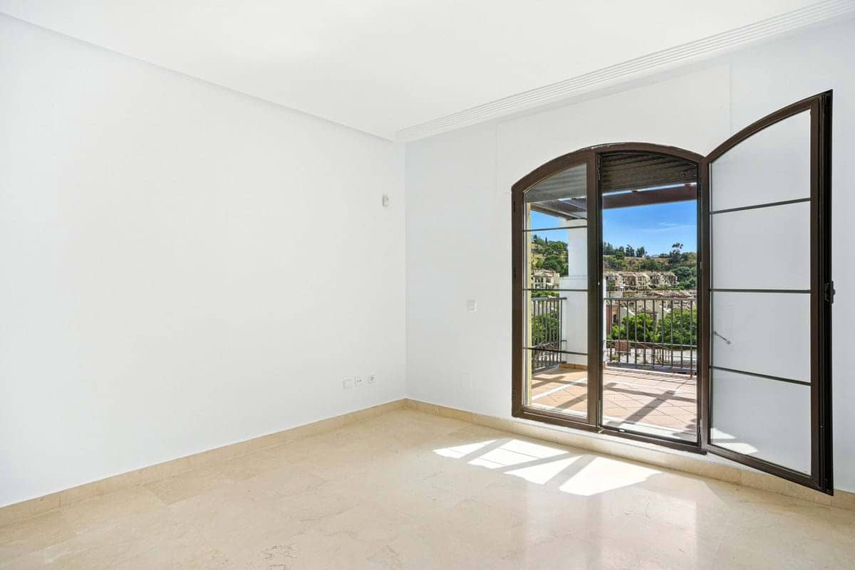 4 makuuhuone Omakotitalo myytävänä paikassa Marbella mukana uima-altaan 
autotalli - 810 000 € (Ref: 9413286)