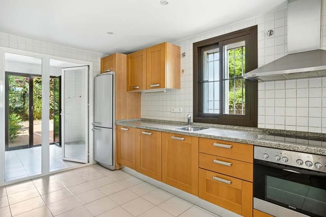 4 sypialnia Dom na sprzedaż w Marbella z basenem garażem - 810 000 € (Ref: 9413286)