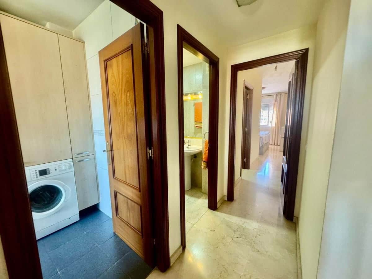 2 makuuhuone Huoneisto myytävänä paikassa Fuengirola mukana uima-altaan 
autotalli - 359 000 € (Ref: 9438566)