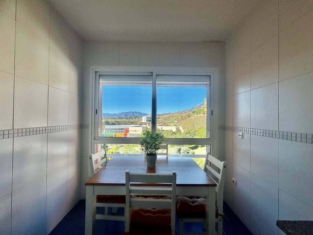 2 makuuhuone Huoneisto myytävänä paikassa Fuengirola mukana uima-altaan 
autotalli - 359 000 € (Ref: 9438566)