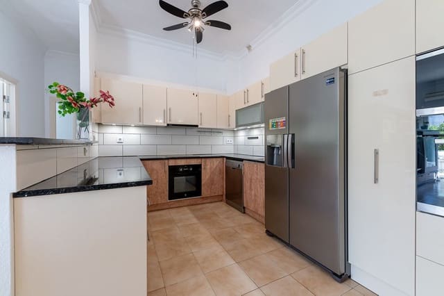 2 Zimmer Apartment zu verkaufen in Nueva Atalaya, Estepona mit Pool Garage - 299.000 € (Ref: 9438568)