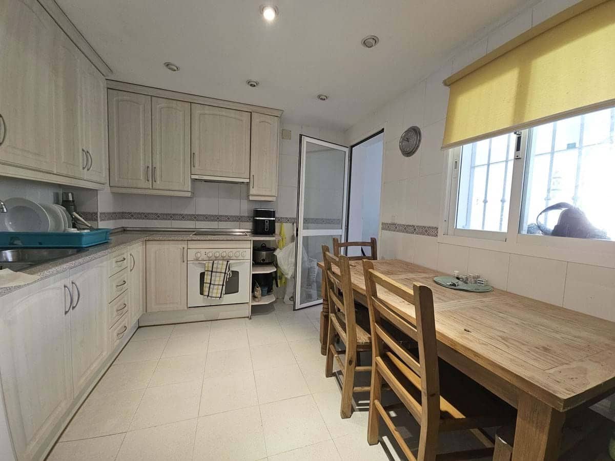 3 sypialnia Dom na sprzedaż w Estepona z basenem garażem - 425 000 € (Ref: 9438570)