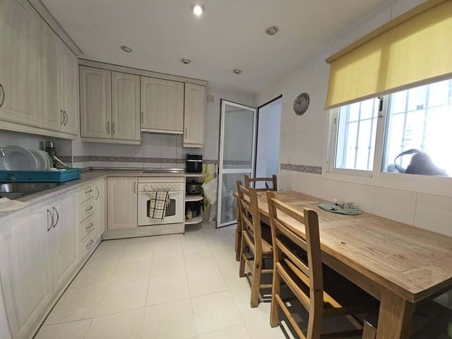 3 sypialnia Dom na sprzedaż w Estepona z basenem garażem - 425 000 € (Ref: 9438570)