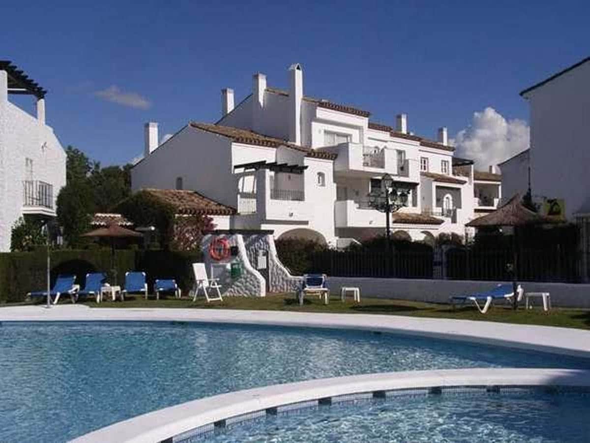 Casa de 2 habitaciones en Estepona en venta con piscina garaje - 300.000 € (Ref: 9438571)
