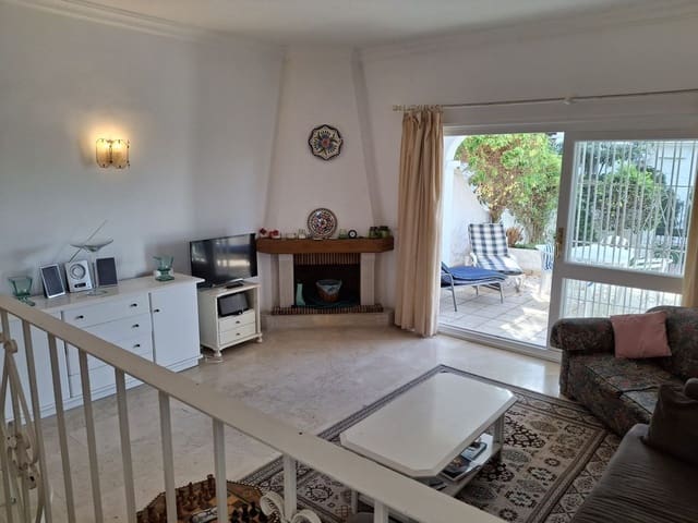 Casa de 2 habitaciones en Estepona en venta con piscina garaje - 300.000 € (Ref: 9438571)