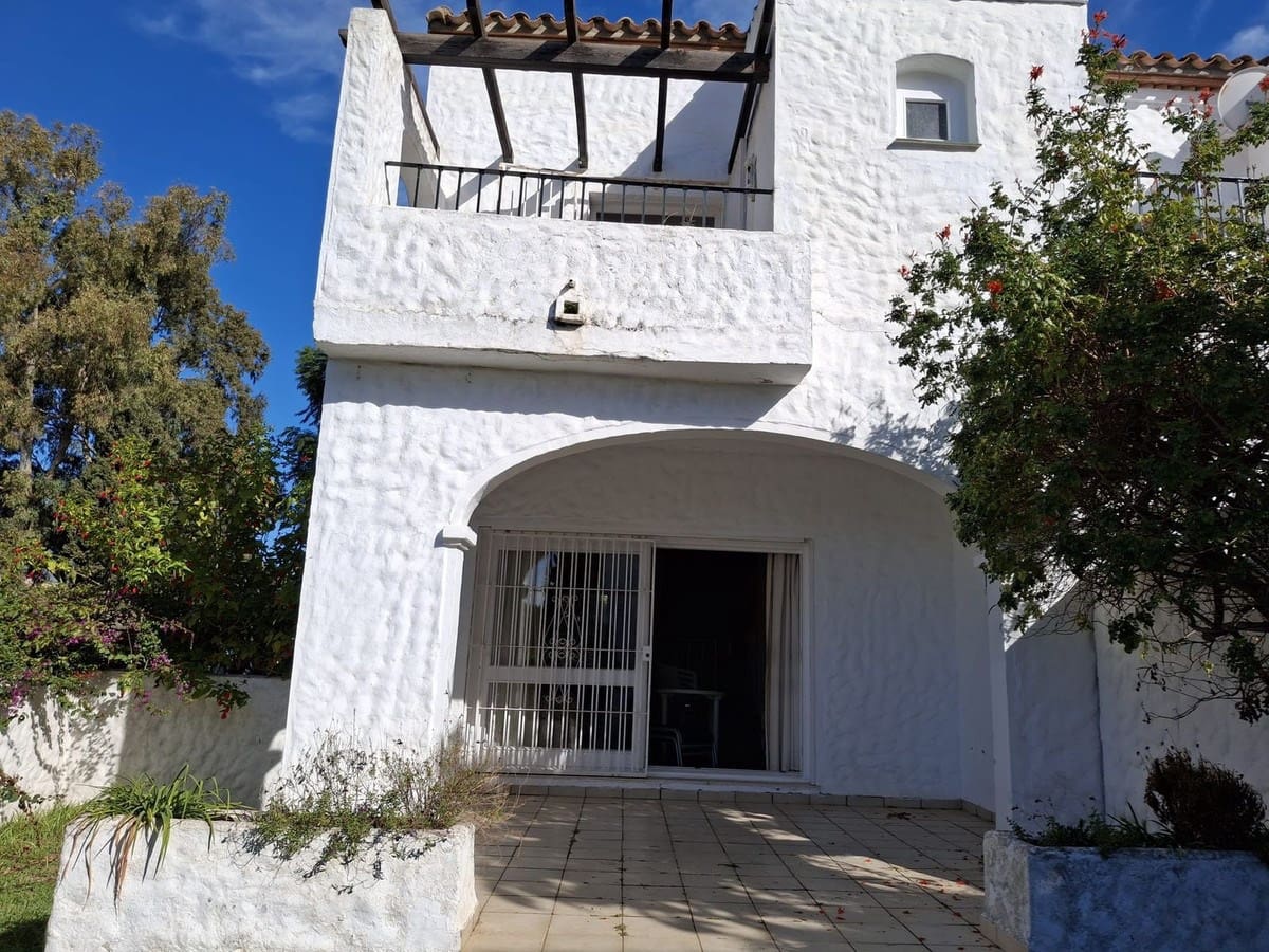 Casa de 2 habitaciones en Estepona en venta con piscina garaje - 300.000 € (Ref: 9438571)
