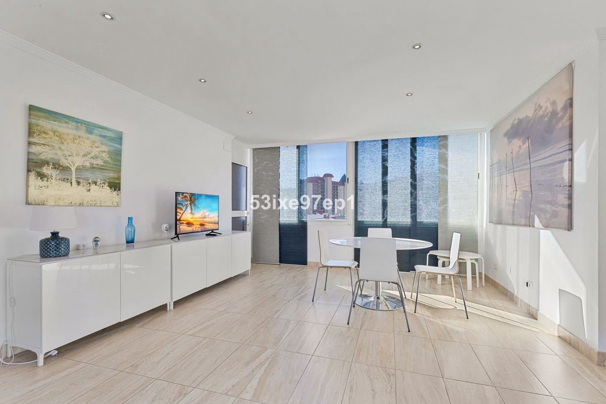 2 makuuhuone Huoneisto myytävänä paikassa Fuengirola mukana 
autotalli - 330 000 € (Ref: 9454729)