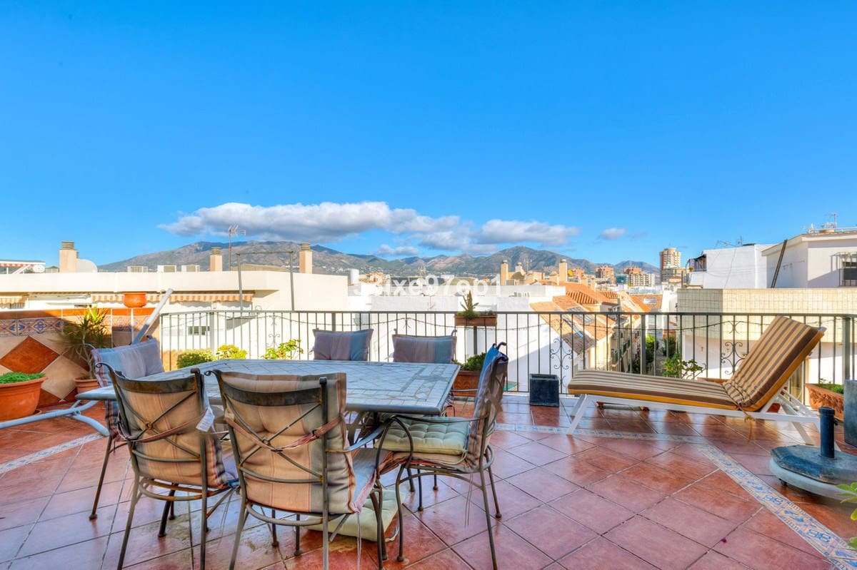 2 makuuhuone Huoneisto myytävänä paikassa Fuengirola mukana 
autotalli - 330 000 € (Ref: 9454729)