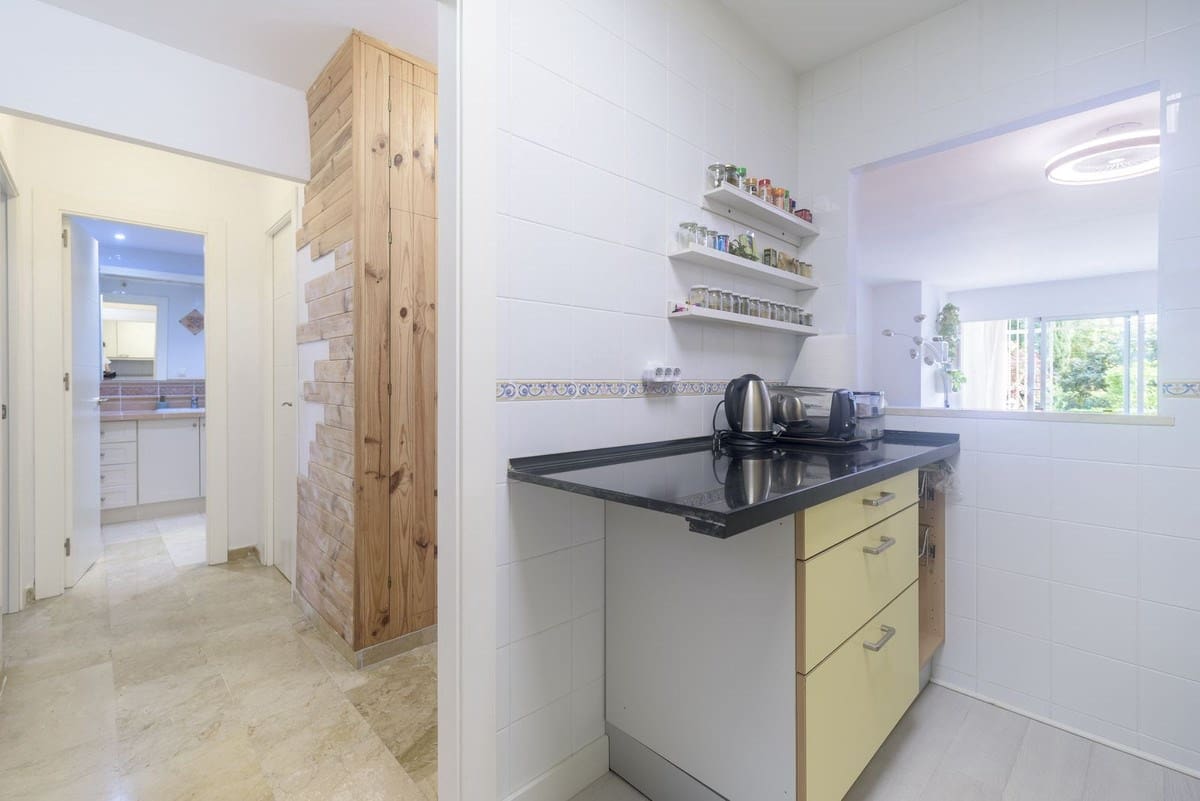 2 bedroom Apartment for sale in Estepona with pool garage - € 315,000 (Ref: 9470726)