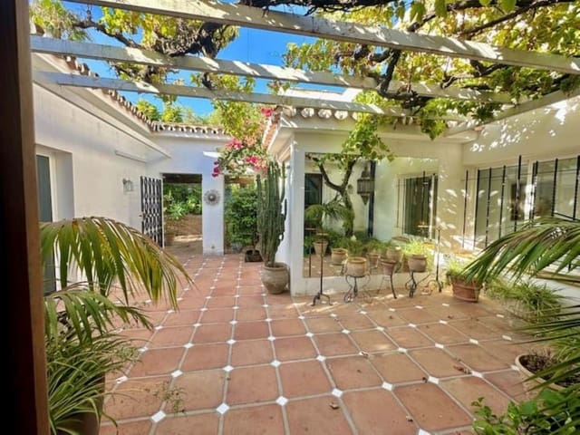 6 bedroom Villa for sale in Alhaurín el Grande with pool garage - € 890,000 (Ref: 9470728)