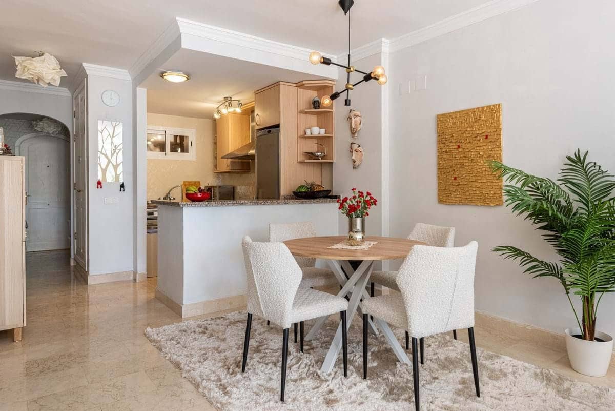 2 soveværelse Lejlighed til salg i Marbella med swimmingpool garage - € 359.000 (Ref: 9475578)