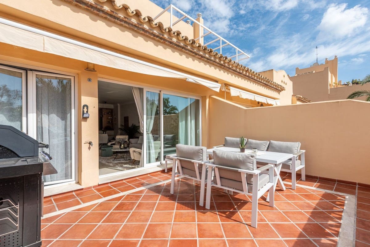 2 soveværelse Lejlighed til salg i Marbella med swimmingpool garage - € 359.000 (Ref: 9475578)