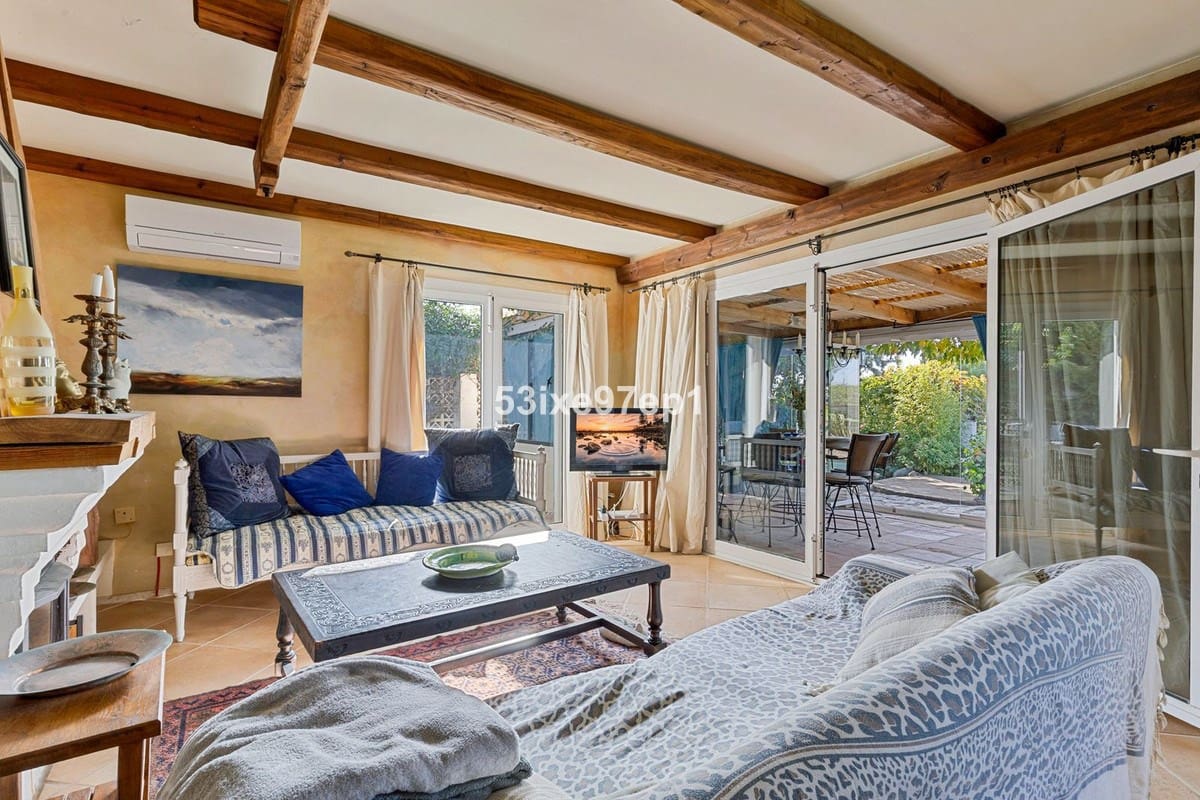 2 bedroom Villa for sale in Mijas with pool garage - € 495,000 (Ref: 9493928)