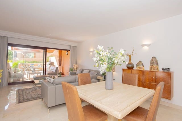 Apartamento de 2 habitaciones en Bel-Air, Estepona en venta con piscina garaje - 375.000 € (Ref: 9550229)