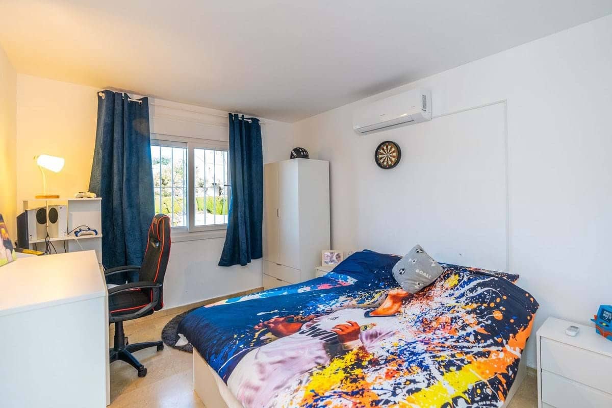 Apartamento de 2 habitaciones en Marbella en venta con piscina garaje - 375.000 € (Ref: 9550232)
