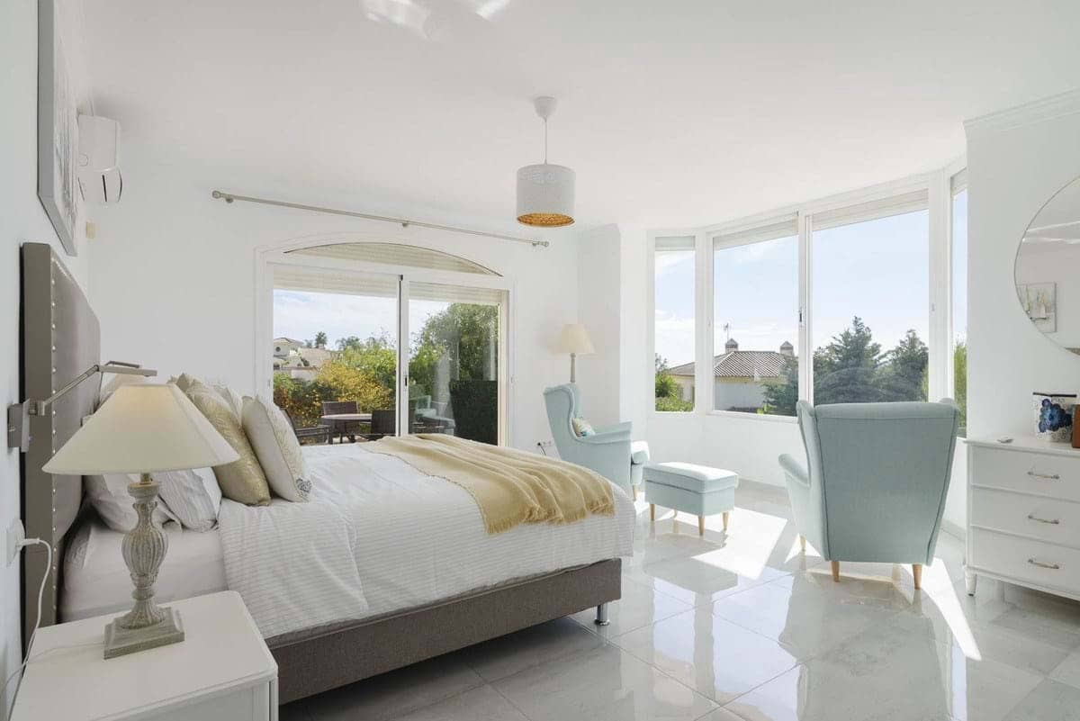 4 bedroom Villa for sale in Mijas with pool garage - € 1,175,000 (Ref: 9550233)